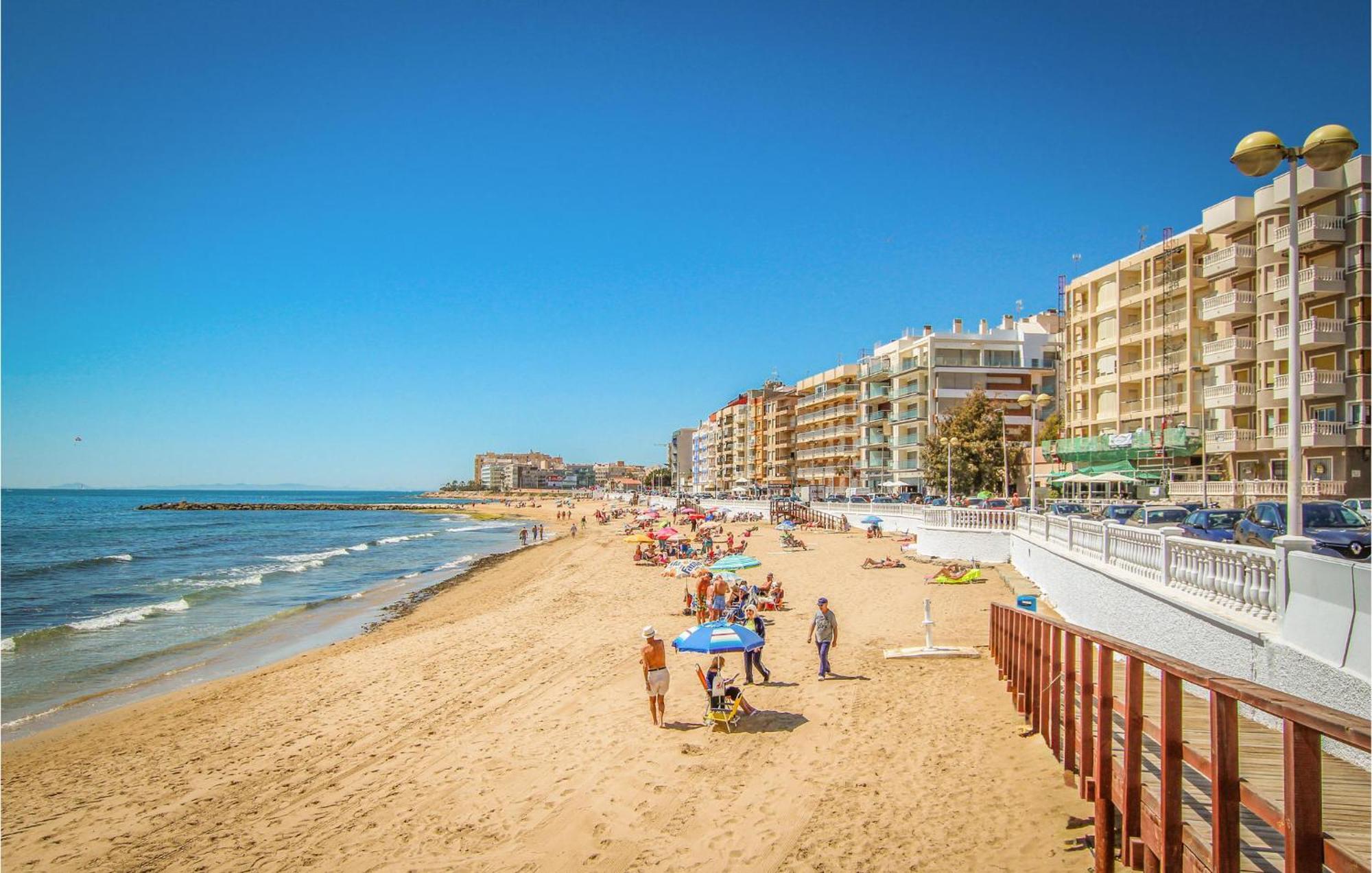 Awesome Apartment In Torrevieja With Kitchen Exterior foto